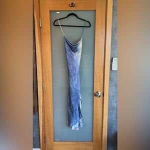 ASTR The Label blue and white tie-dye midi dress